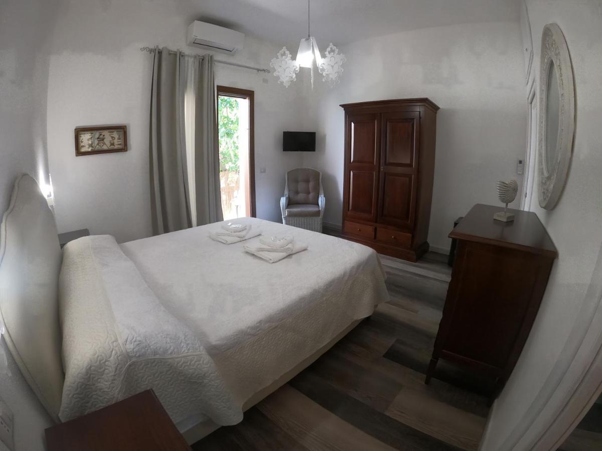 Villa Sari Affitta Camere Ла-Калетта Екстер'єр фото