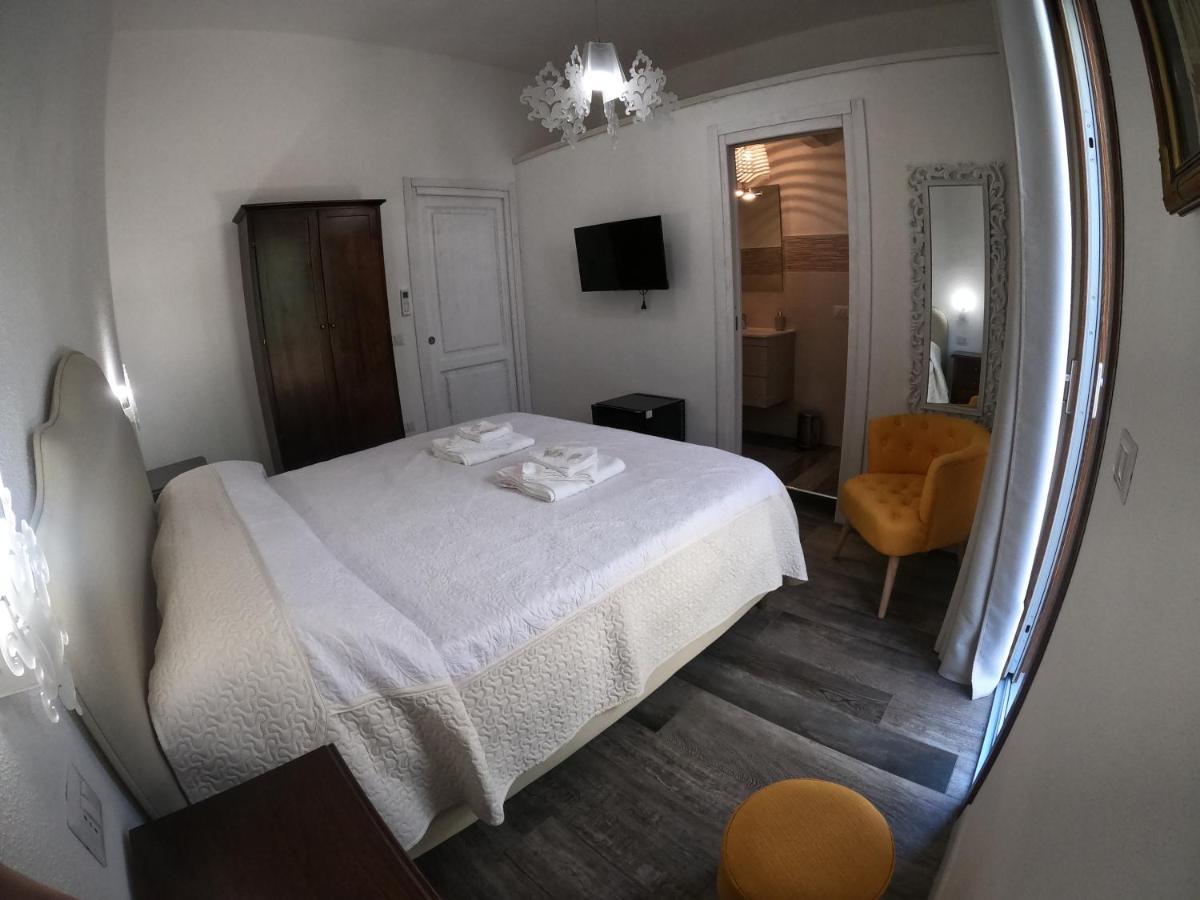 Villa Sari Affitta Camere Ла-Калетта Екстер'єр фото